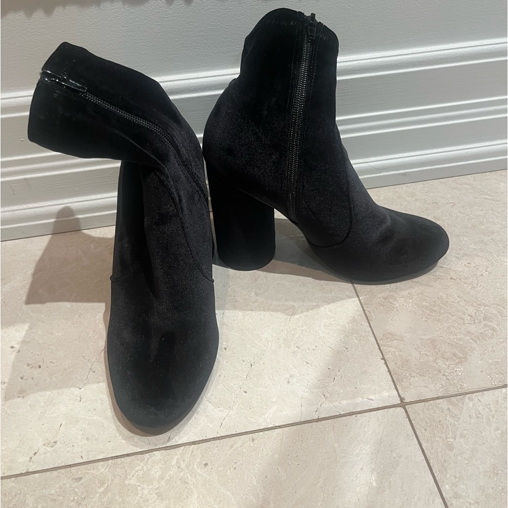 Black Esprit booties